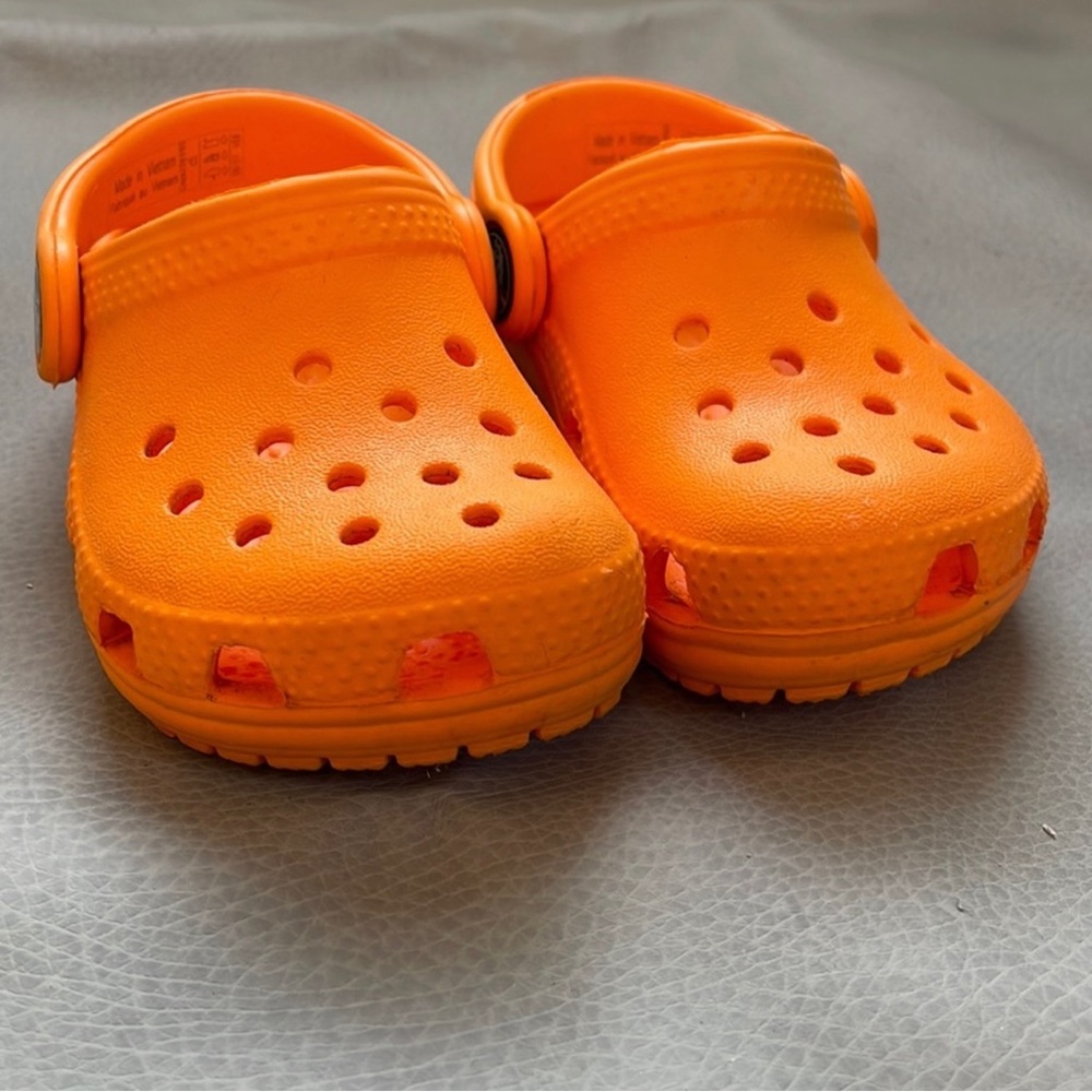 Toddler crocs